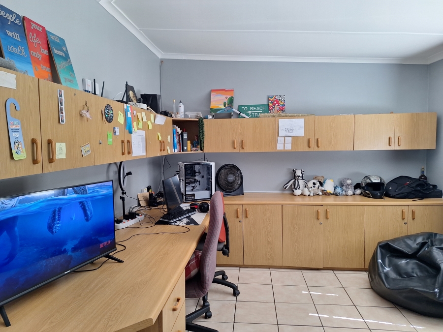 To Let 5 Bedroom Property for Rent in Retief Eastern Cape